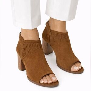 Report Brown Perforated Peep Toe Ankle Booties Block Heel Women’s Size 8 New
